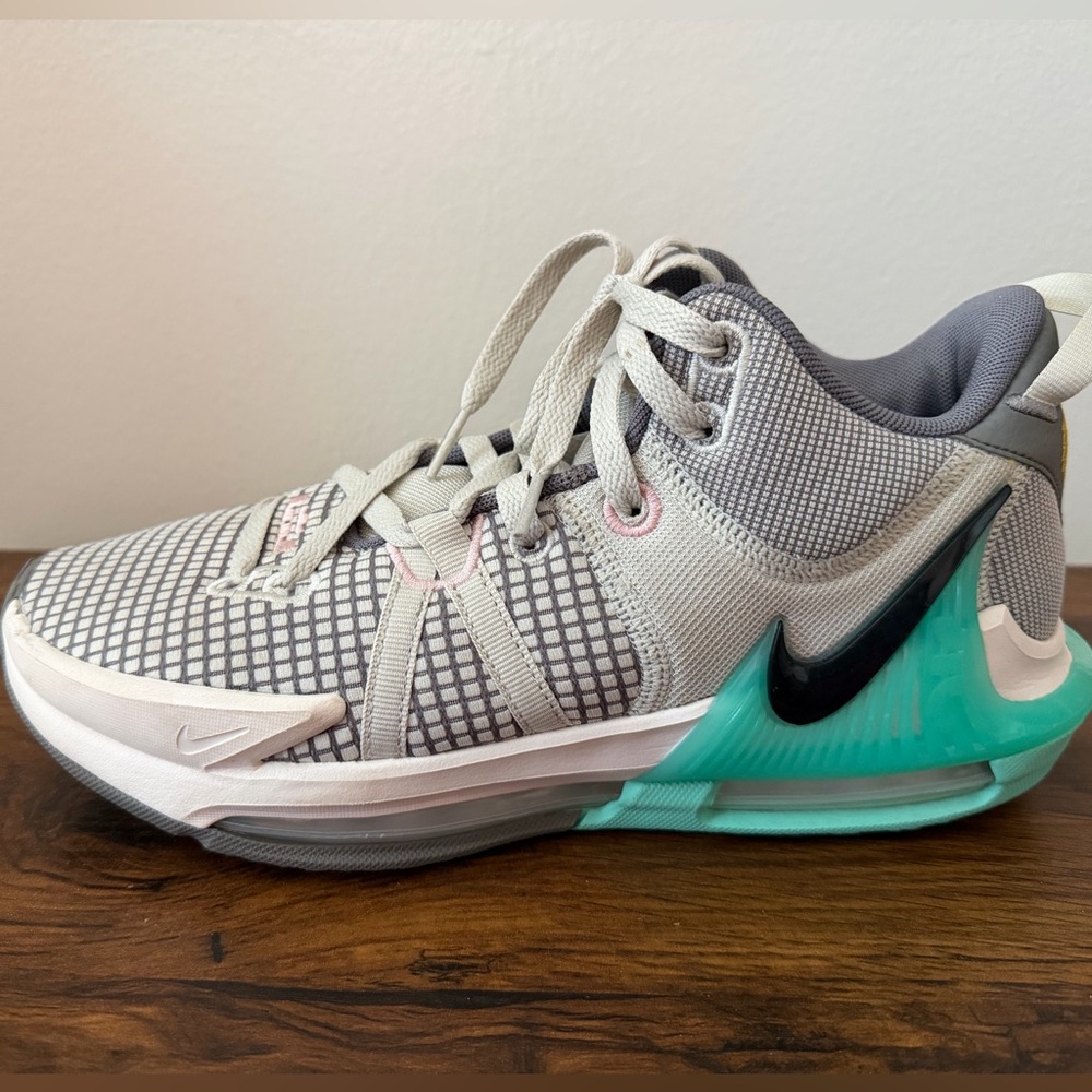 Nike LeBron Witness 8 “Flat Pewter Mint” – Size Men’s 8.5/Women’s 10